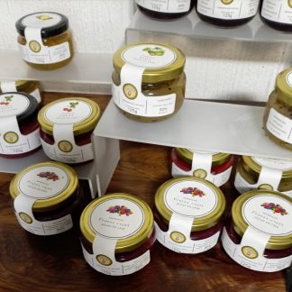 Mermeladas de fresa, frutos rojos, zarzamora, piña y kiwi